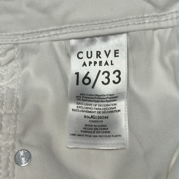 Curve Appeal White Shorts - Picture 4 of 5